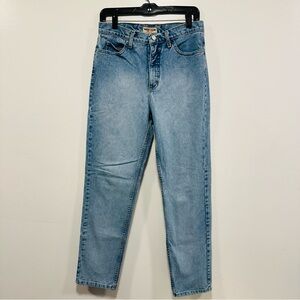 Guess! Vintage Light Blue Denim mom high rise Jeans!